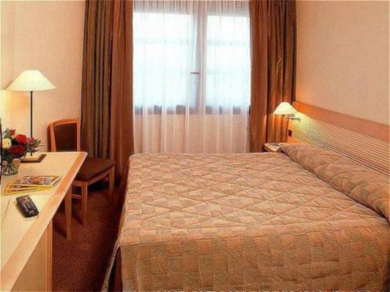 Mercure Tours Centre Gare Et Congres Bagian luar foto